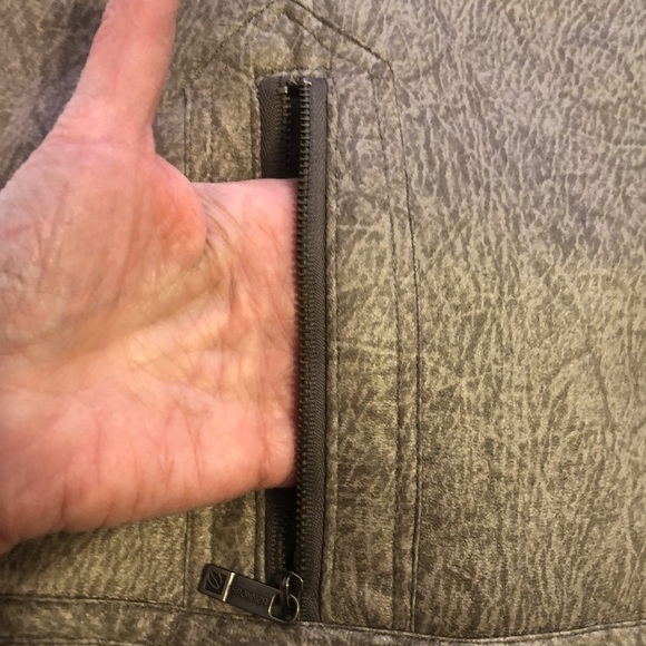 SPANNER winter vest.  Zip close with two front zipper close pockets.  Size L - Picture 2 of 8